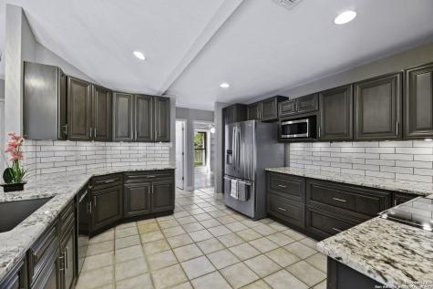 9400 Woodland Hills San Antonio TX 78250