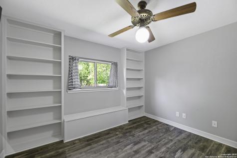 9400 Woodland Hills San Antonio TX 78250