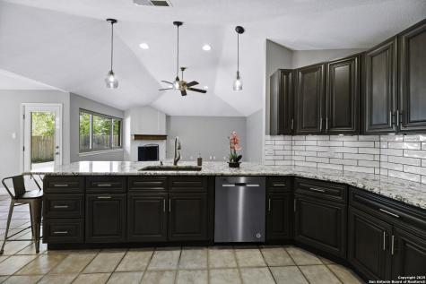 9400 Woodland Hills San Antonio TX 78250