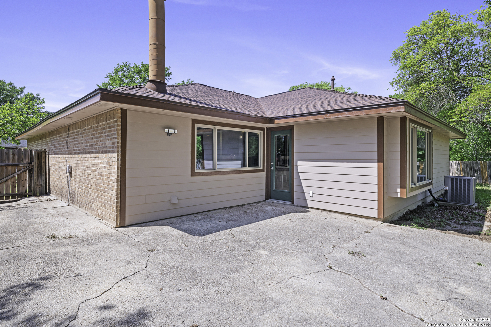 9400 Woodland Hills San Antonio TX 78250