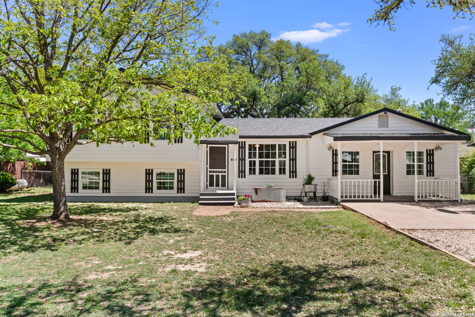 904 Country Road Blanco TX 78606