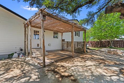 904 Country Road Blanco TX 78606