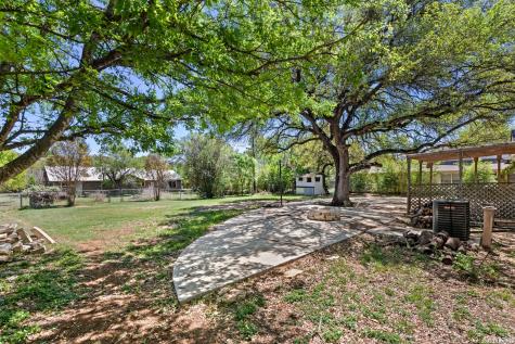 904 Country Road Blanco TX 78606