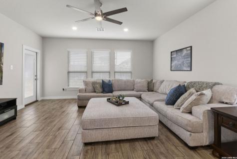6211 Fox Peak Drive San Antonio TX 78247
