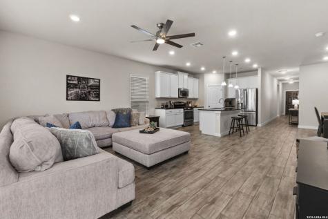 6211 Fox Peak Drive San Antonio TX 78247