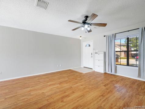 1214 Crossing Oaks San Antonio TX 78253