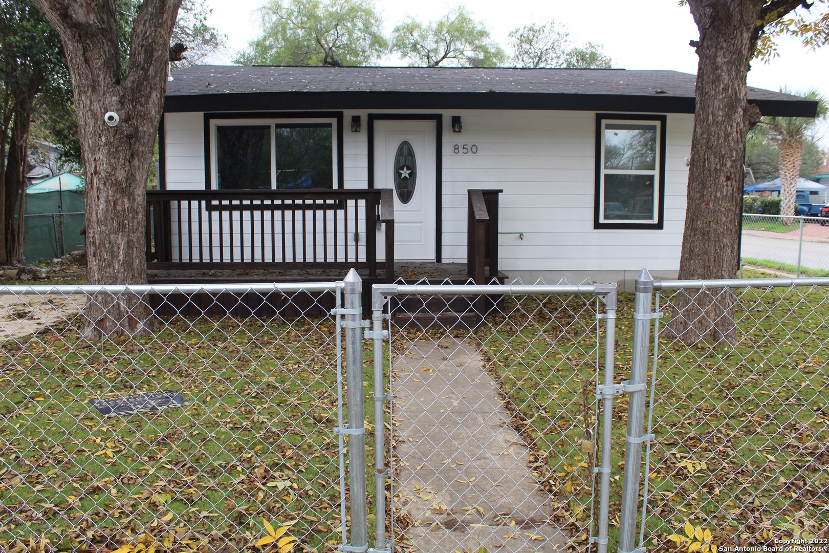 850 S San Eduardo Avenue San Antonio TX 78237