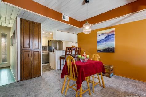 406 Amistad Boulevard Universal City TX 78148