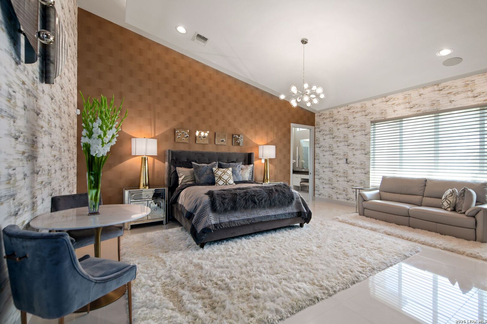 8 Kings Manor San Antonio TX 78257