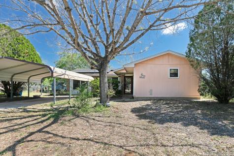 910 7th Street Floresville TX 78114