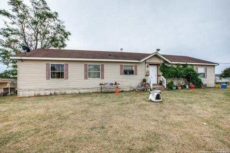 608 Hilltop Circle Floresville TX 78114