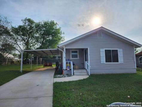 103 S 3rd Street Stockdale TX 78160
