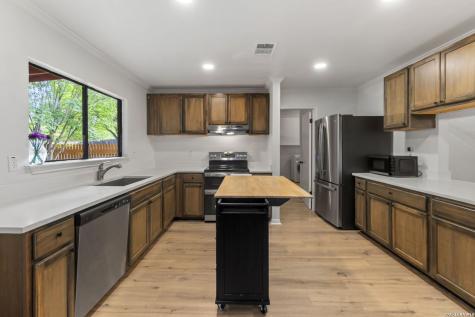 8015 Chestnut Bluff Drive Converse TX 78109