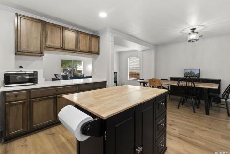 8015 Chestnut Bluff Drive Converse TX 78109