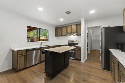 8015 Chestnut Bluff Drive Converse TX 78109