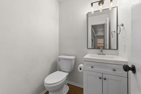 8015 Chestnut Bluff Drive Converse TX 78109