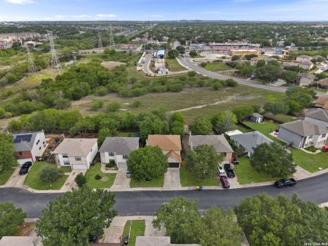 8015 Chestnut Bluff Drive Converse TX 78109