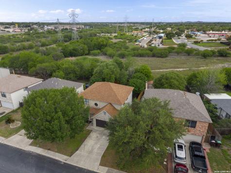 8015 Chestnut Bluff Drive Converse TX 78109
