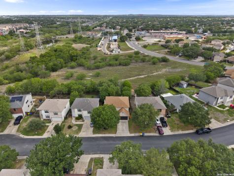 8015 Chestnut Bluff Drive Converse TX 78109