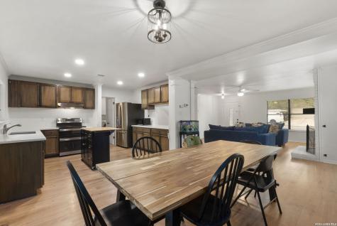 8015 Chestnut Bluff Drive Converse TX 78109