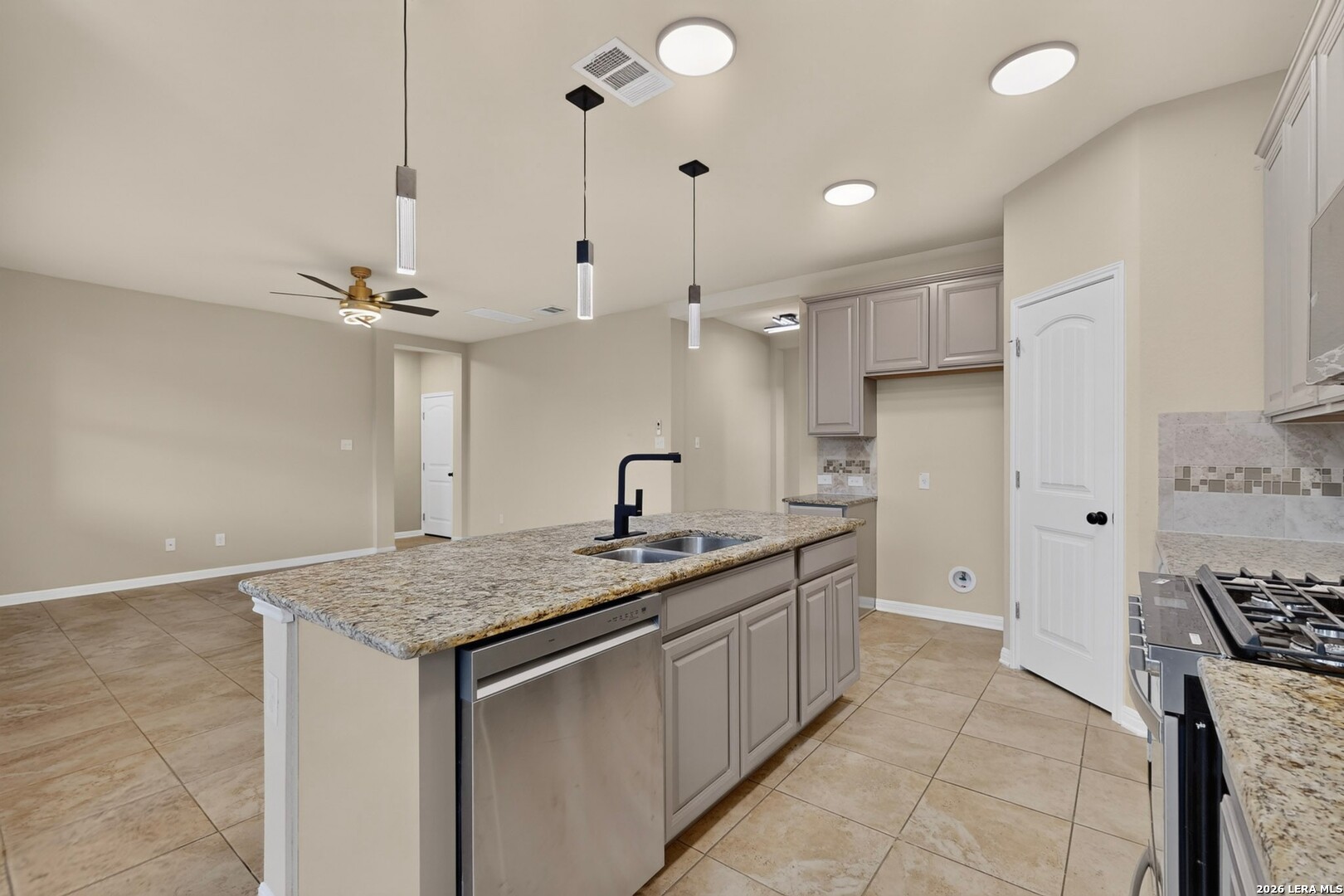 6906 Hanover Stone San Antonio TX 78244