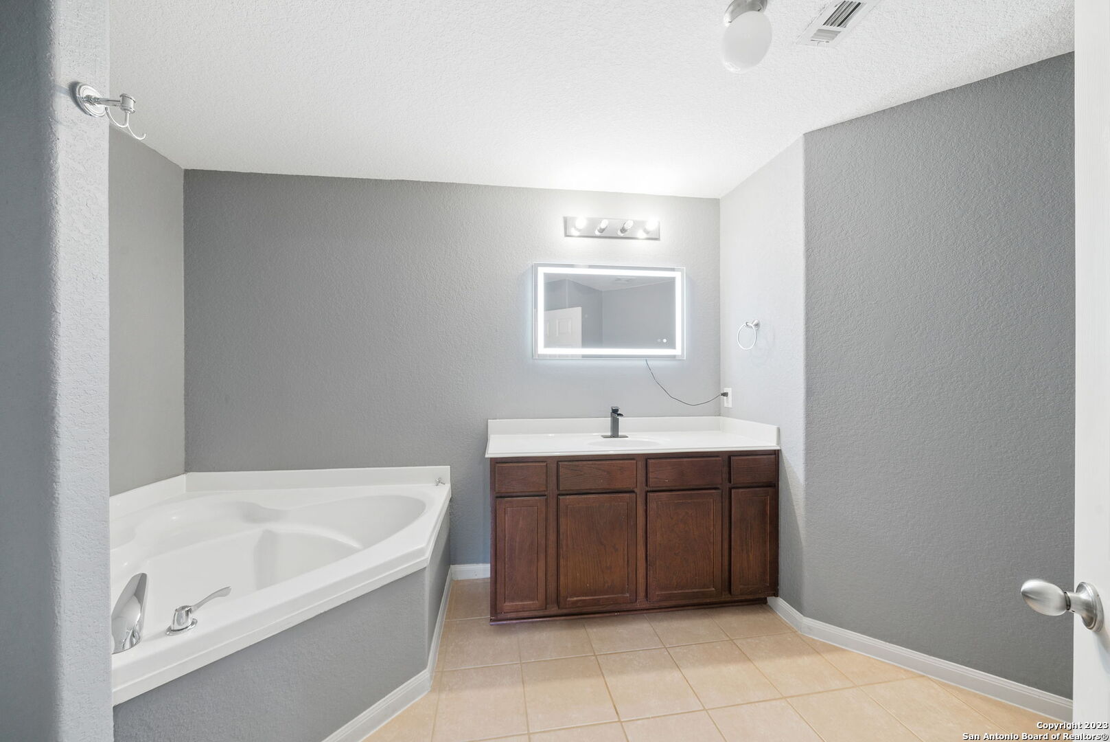 6643 Luckey Tree San Antonio TX 78252