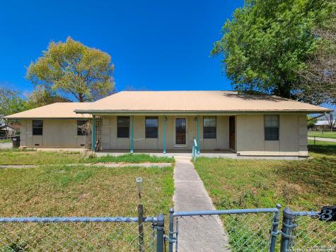 304 W Seguin Street Marion TX 78124