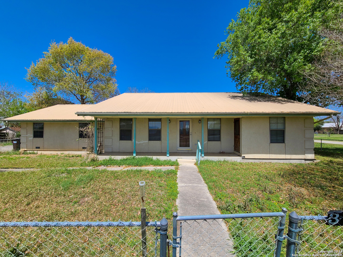 304 W Seguin Street Marion TX 78124
