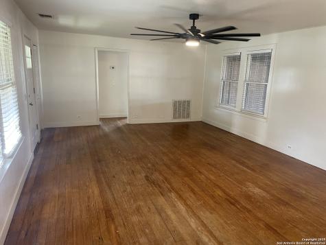 506 30th Street Hondo TX 78861
