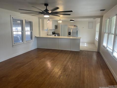 506 30th Street Hondo TX 78861