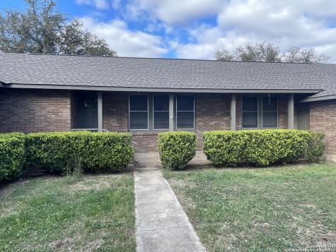506 30th Street Hondo TX 78861