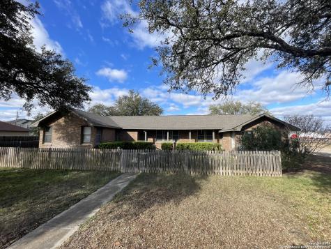 506 30th Street Hondo TX 78861