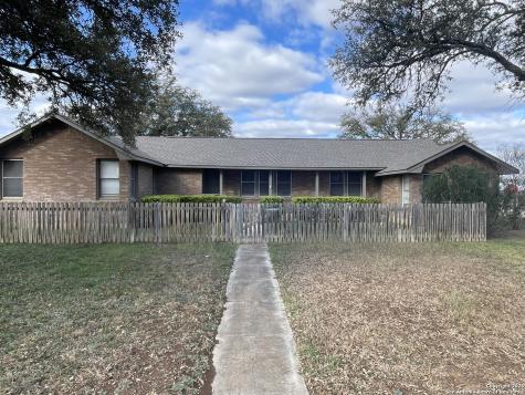 506 30th Street Hondo TX 78861
