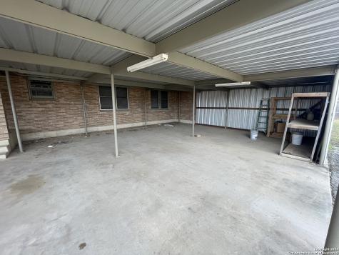 506 30th Street Hondo TX 78861