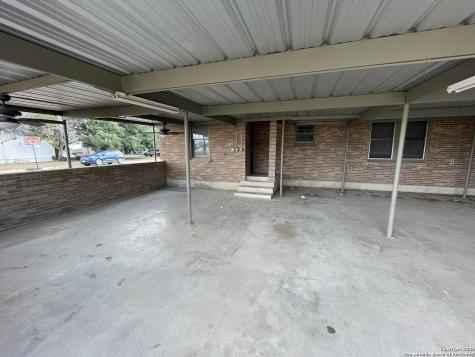 506 30th Street Hondo TX 78861