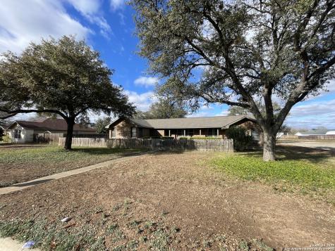 506 30th Street Hondo TX 78861