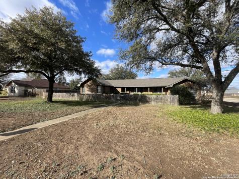 506 30th Street Hondo TX 78861