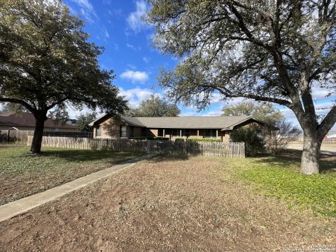 506 30th Street Hondo TX 78861