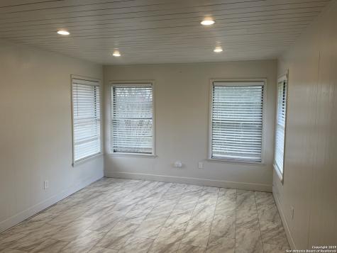 506 30th Street Hondo TX 78861