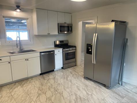 506 30th Street Hondo TX 78861