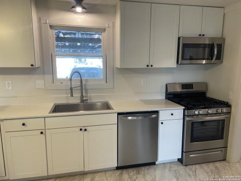 506 30th Street Hondo TX 78861
