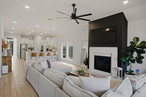 1920 Highland Seguin TX 78155