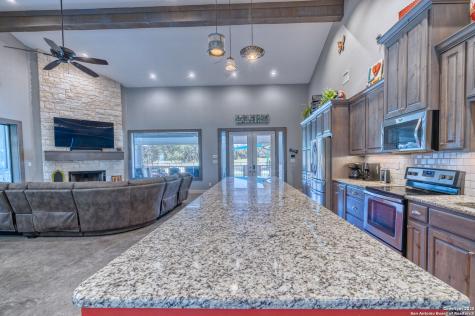 989 Mountain Valley Drive Concan TX 78838
