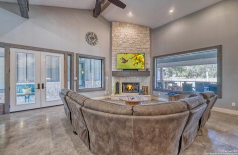 989 Mountain Valley Drive Concan TX 78838