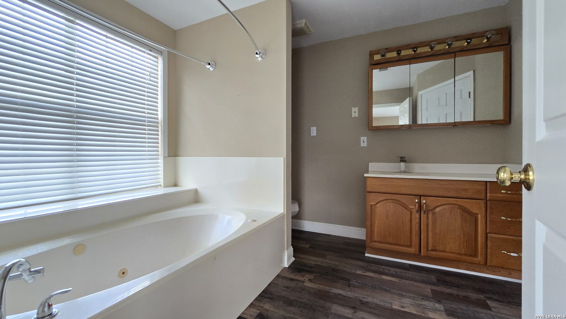 501 S Parker Nixon TX 78140