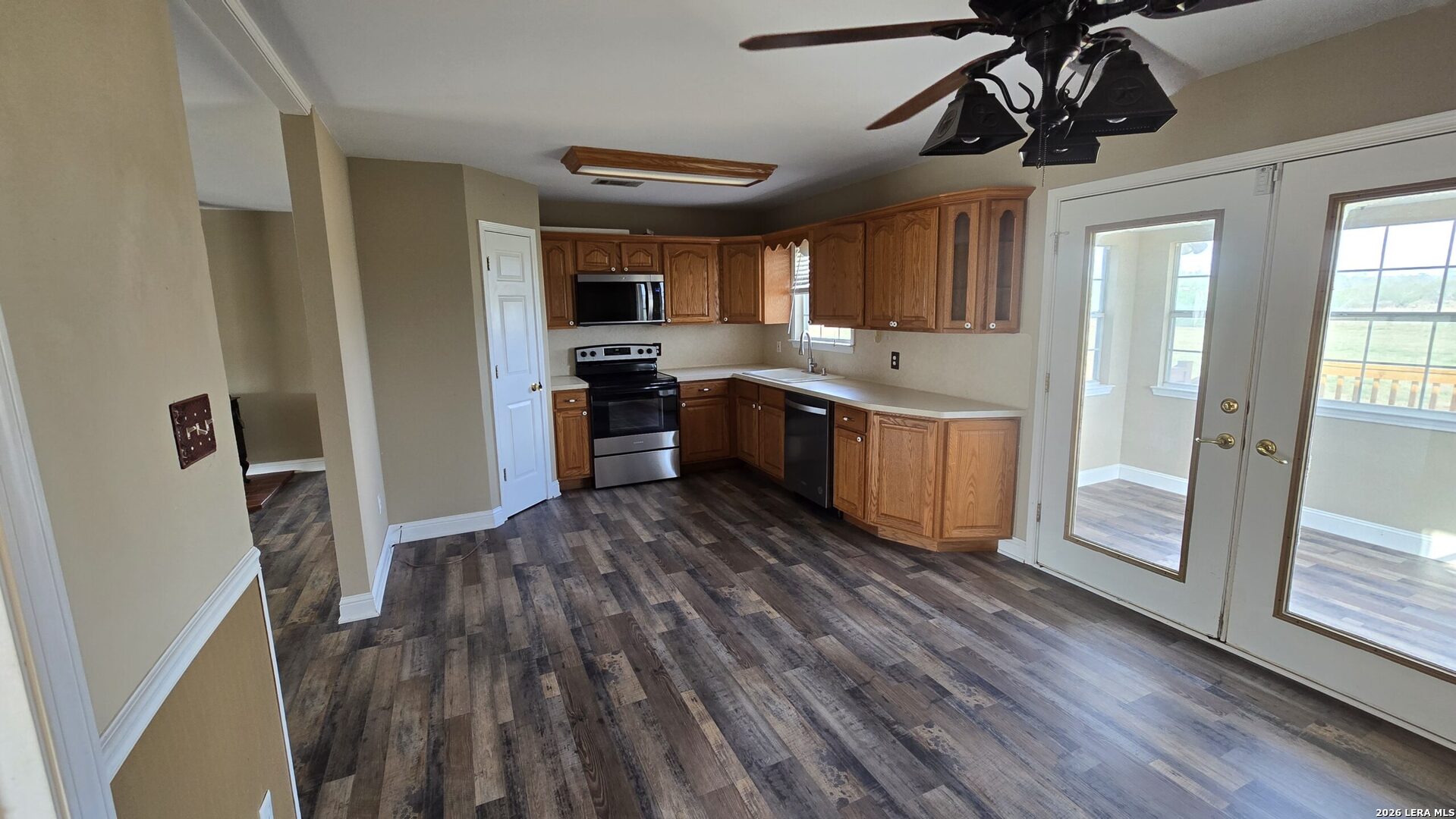 501 S Parker Nixon TX 78140