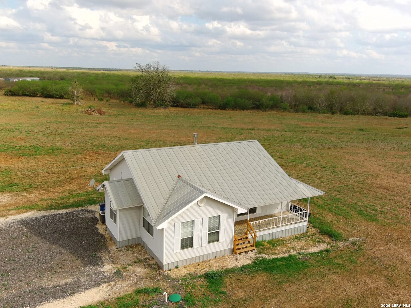 501 S Parker Nixon TX 78140