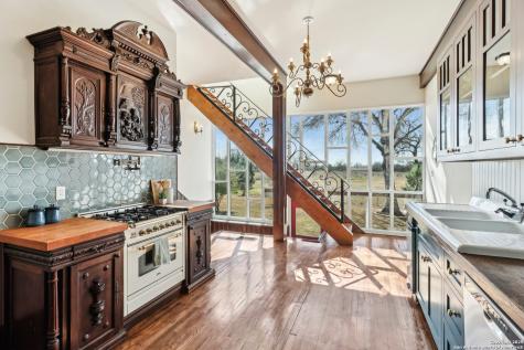 2001 3rd Street Floresville TX 78114