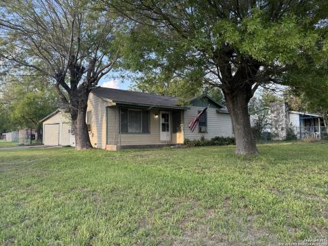 302 E Antonio Street Uvalde TX 78801