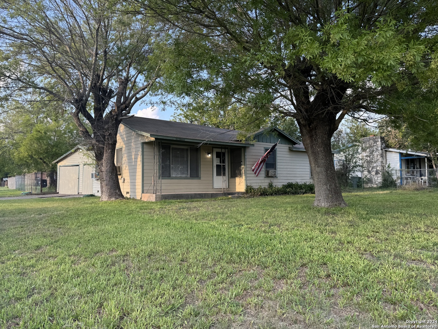 302 E Antonio Street Uvalde TX 78801